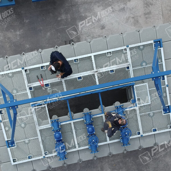 Guías de cañerías en proyecto marítimo