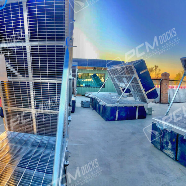 Guías de cañerías en instalación marina