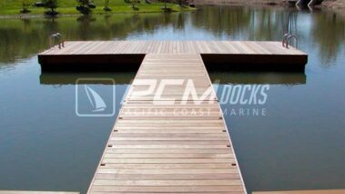 Muelle de madera flotante estilo deck