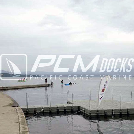 Muelle flotante gris