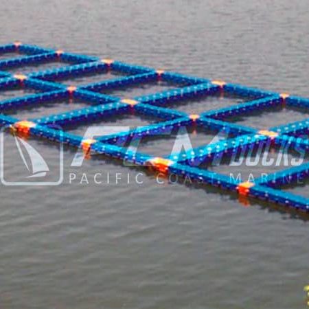 Módulo cuadrado de acuicultura con diseño interior vacío