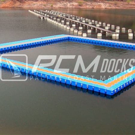 Acuicultura en módulos cuadrados con interior abierto