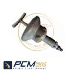 cornamusa con pasador interno que proporciona un punto de anclaje versátil para unir cubos, optimizando la posición para amarrar embarcaciones de forma eficiente.